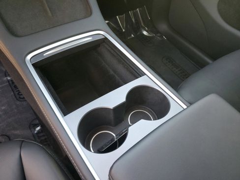 Used 2025 Tesla Model Y Long Range image 24