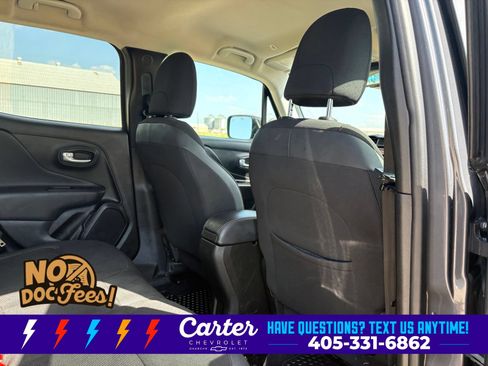 Used 2023 Jeep Renegade Latitude w/ Premium Group AWD/4WD image 16