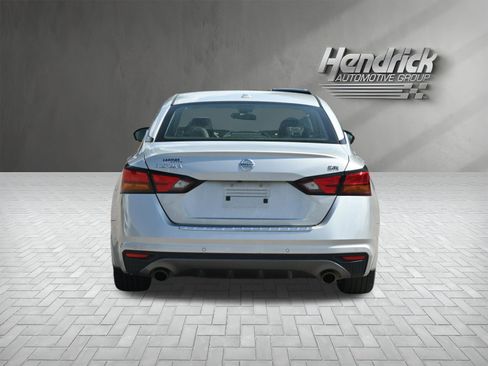 Used 2022 Nissan Altima 2.5 SR FWD image 8
