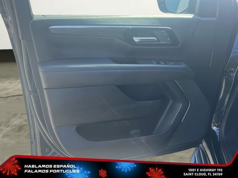 Used 2025 Chevrolet Suburban LS RWD image 10