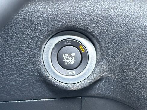 New 2026 Chrysler Pacifica Select image 28