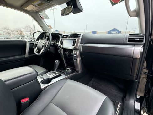 Used 2020 Toyota 4Runner SR5 Premium image 29