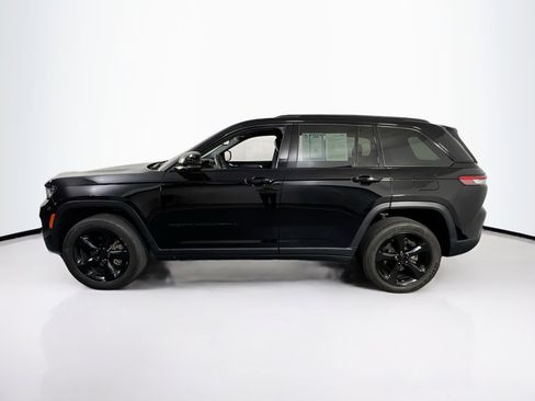 Used 2023 Jeep Grand Cherokee Altitude AWD/4WD image 8