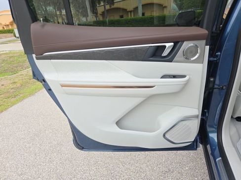 New 2026 Buick Enclave Avenir w/ Super Cruise Package FWD image 11