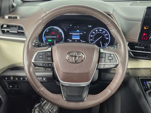 Used 2023 Toyota Sienna Platinum image 24
