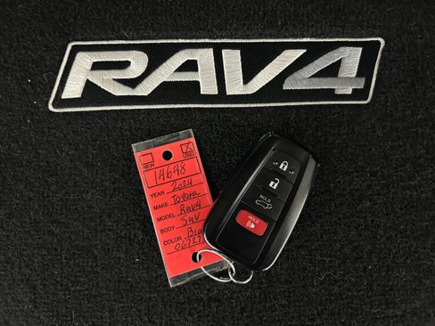 Used 2024 Toyota RAV4 XSE AWD/4WD image 39