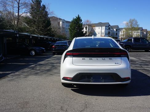 Used 2024 Toyota Prius XLE image 5