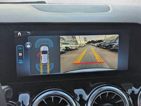 Used 2025 Mercedes-Benz GLA 250 image 12