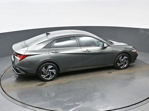 Certified 2025 Hyundai Elantra Limited image 39