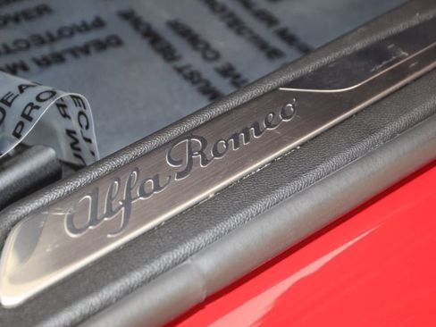 Used 2024 Alfa Romeo Giulia Veloce image 14