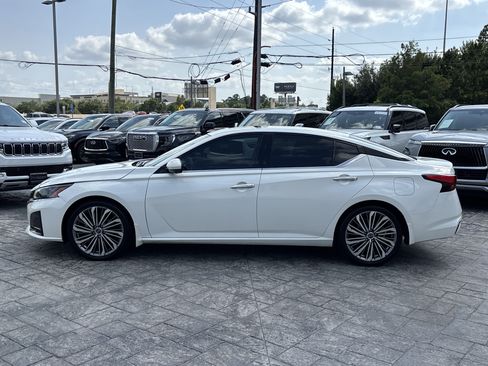 Used 2024 Nissan Altima 2.5 SL FWD image 6