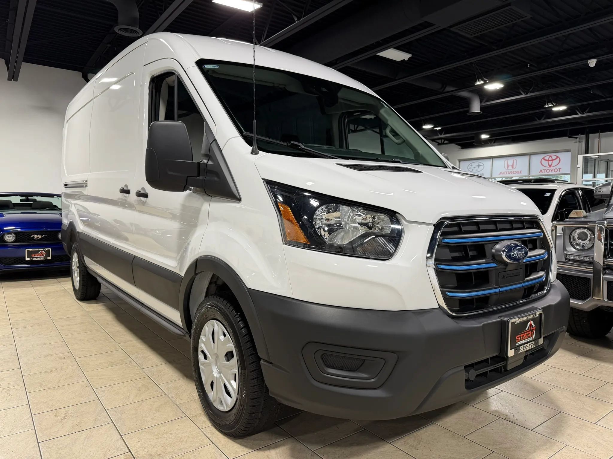 Used 2023 Ford E-Transit Medium Roof RWD image 11