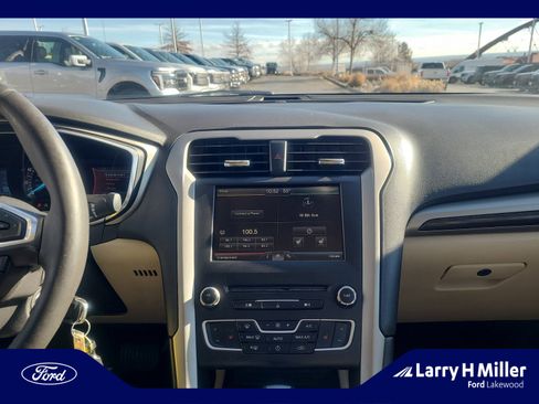 Used 2016 Ford Fusion SE w/ Equipment Group 202A image 12