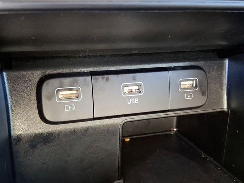 Used 2023 Kia Sorento LX image 26