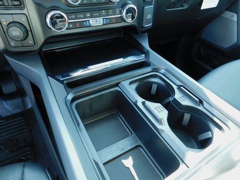 New 2026 Ford F250 Lariat w/ Black Appearance Package image 30