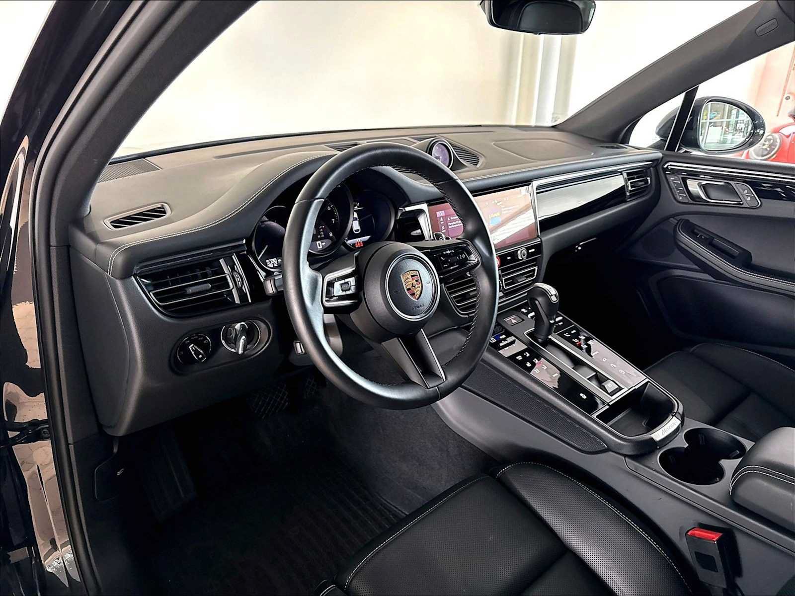 Used 2026 Porsche Macan AWD/4WD image 8