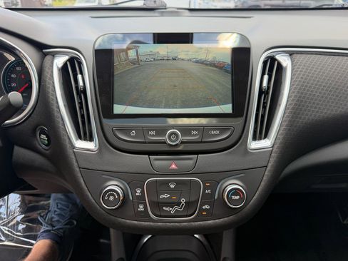 Used 2018 Chevrolet Malibu LT image 27