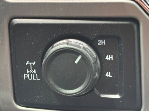 Used 2022 Ford F350 Platinum w/ FX4 Off-Road Package AWD/4WD image 34