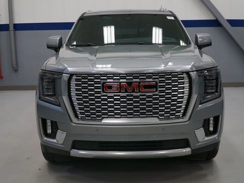 Used 2023 GMC Yukon Denali w/ Advanced Technology Package image 9