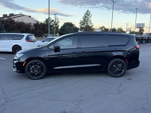 New 2026 Chrysler Pacifica Select w/ S Appearance Package image 9