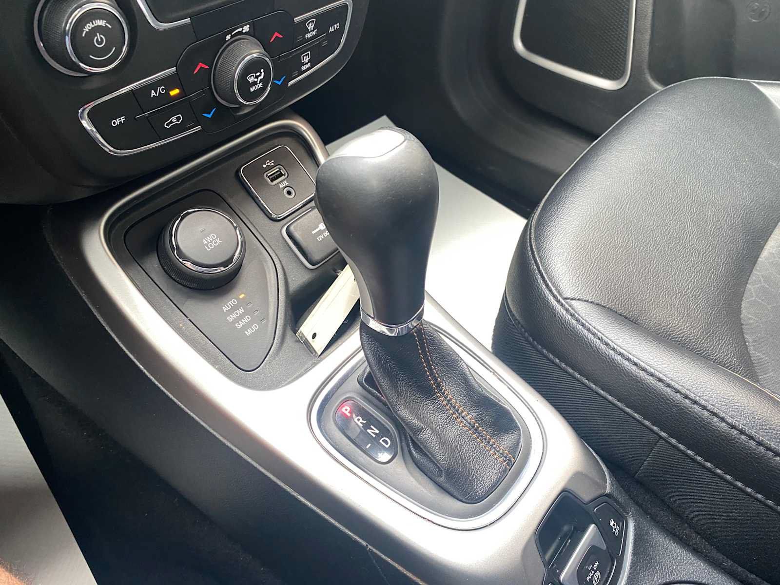 Used 2018 Jeep Compass Latitude w/ Popular Equipment Group AWD/4WD image 18
