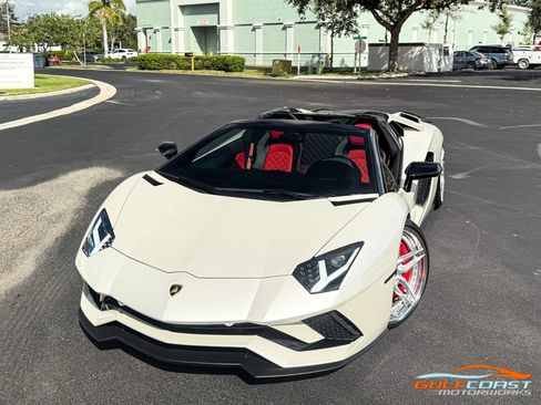 Used 2018 Lamborghini Aventador S image 9