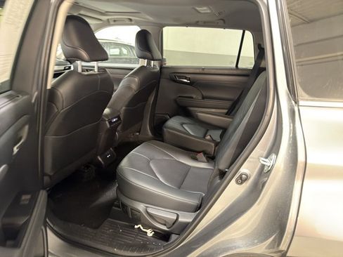 Used 2026 Toyota Highlander XLE AWD/4WD image 7