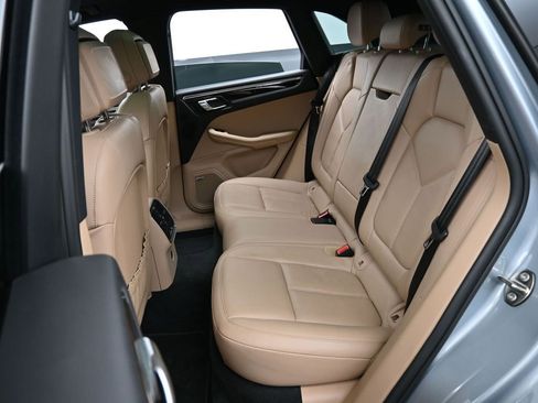 Certified 2022 Porsche Macan AWD/4WD image 24