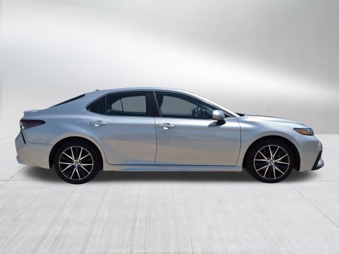 Used 2022 Toyota Camry SE FWD image 7
