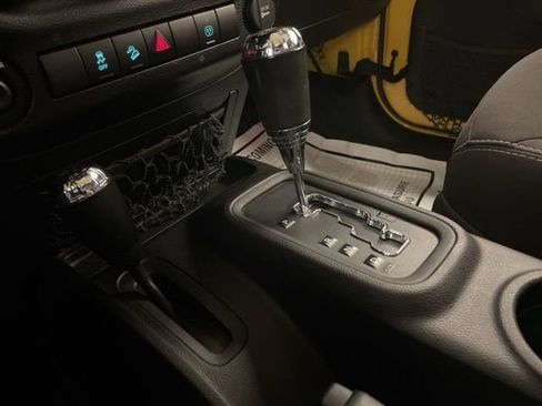 Used 2015 Jeep Wrangler Unlimited Sahara w/ Connectivity Group image 20