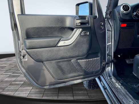 Used 2016 Jeep Wrangler Unlimited Rubicon image 17