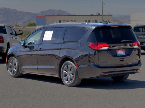 Used 2020 Chrysler Pacifica Limited w/ Advanced Safetytec Group image 3