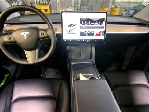 Used 2023 Tesla Model Y AWD image 15