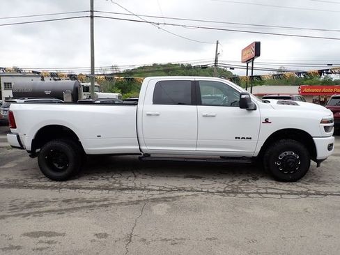 New 2026 RAM 3500 Laramie AWD/4WD image 7