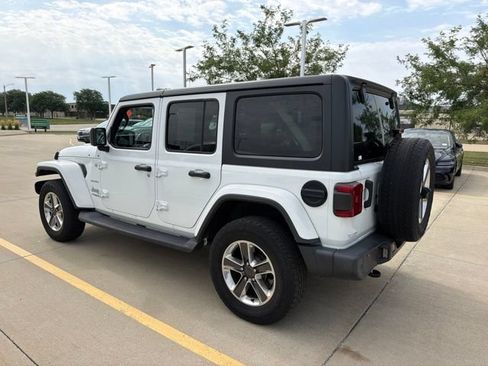 Used 2020 Jeep Wrangler Unlimited Sahara AWD/4WD image 4