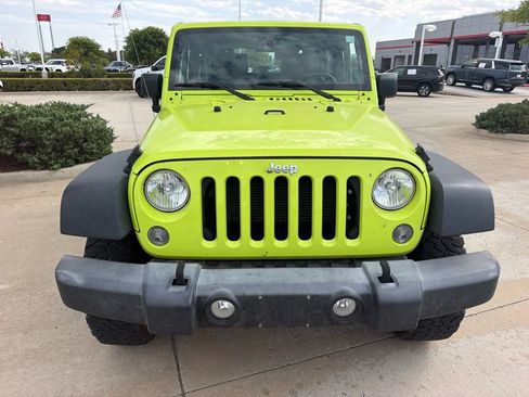 Used 2016 Jeep Wrangler Rubicon w/ Power Convenience Group AWD/4WD image 2