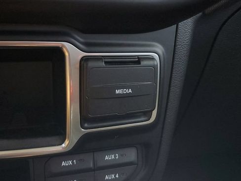 Used 2023 Jeep Gladiator Sport AWD/4WD image 30