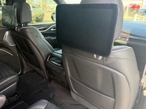 Used 2023 Cadillac Escalade Sport Platinum w/ LPO, ONYX Package image 16