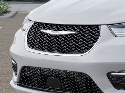 New 2026 Chrysler Pacifica Limited image 11