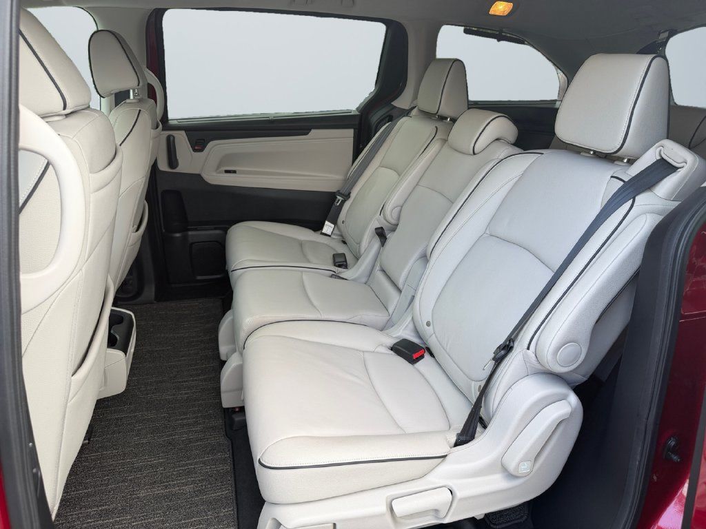 Used 2025 Honda Odyssey Touring image 13