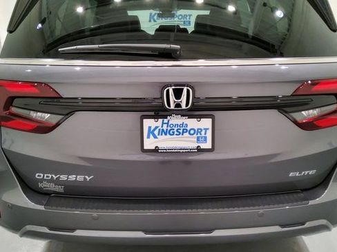 Used 2025 Honda Odyssey Elite image 4