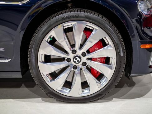 Used 2021 Bentley Flying Spur W12 image 31