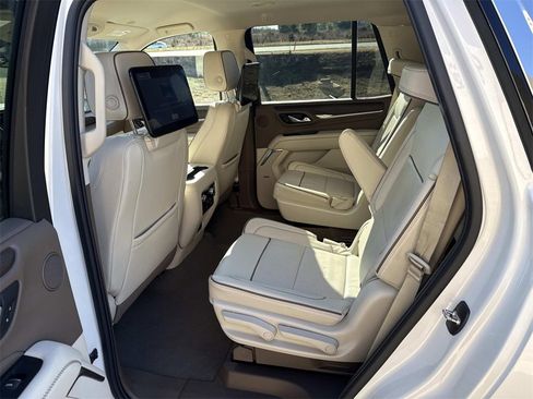 Used 2023 GMC Yukon Denali w/ Advanced Technology Package image 18