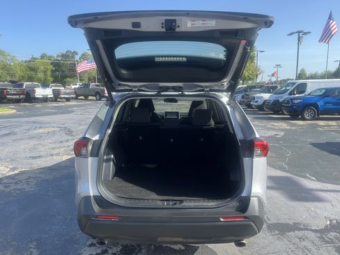 Used 2020 Toyota RAV4 XLE w/ Convenience Package FWD image 11