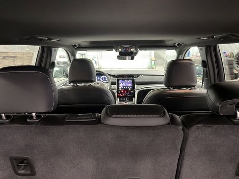 New 2025 Jeep Grand Cherokee Altitude image 9