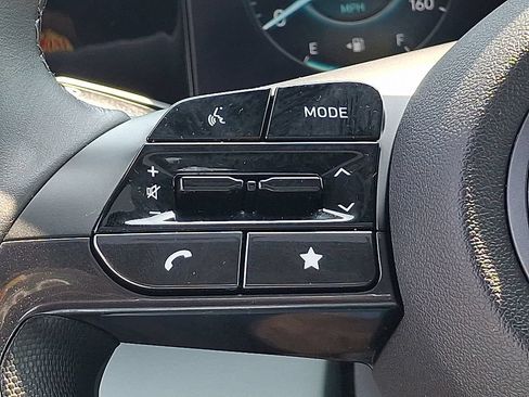 Used 2025 Hyundai Elantra Limited FWD image 16