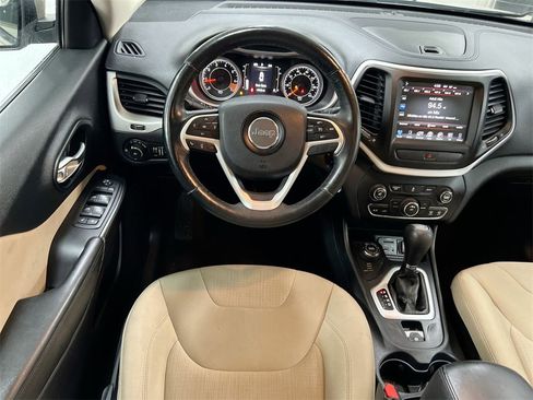 Used 2015 Jeep Cherokee Latitude w/ Cold Weather Group image 18