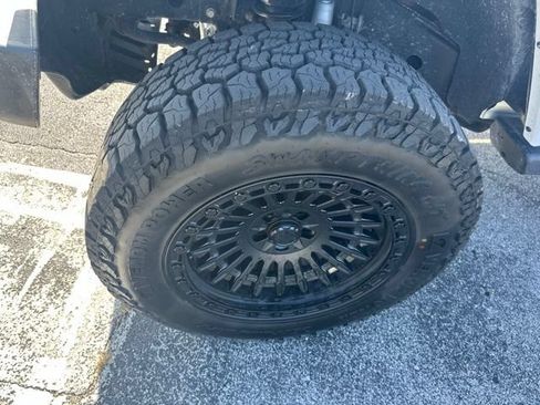 Used 2017 Jeep Wrangler Sahara w/ Connectivity Group AWD/4WD image 10