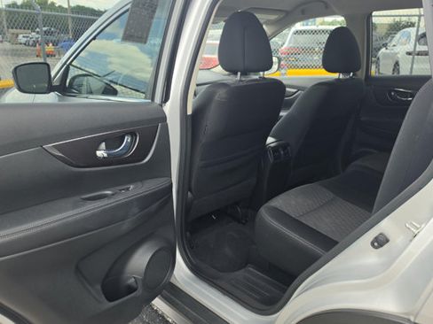 Used 2019 Nissan Rogue SV FWD image 14