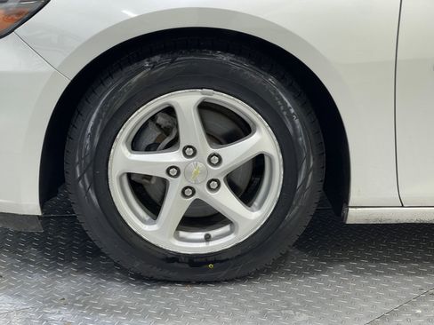 Used 2018 Chevrolet Malibu LS FWD image 34